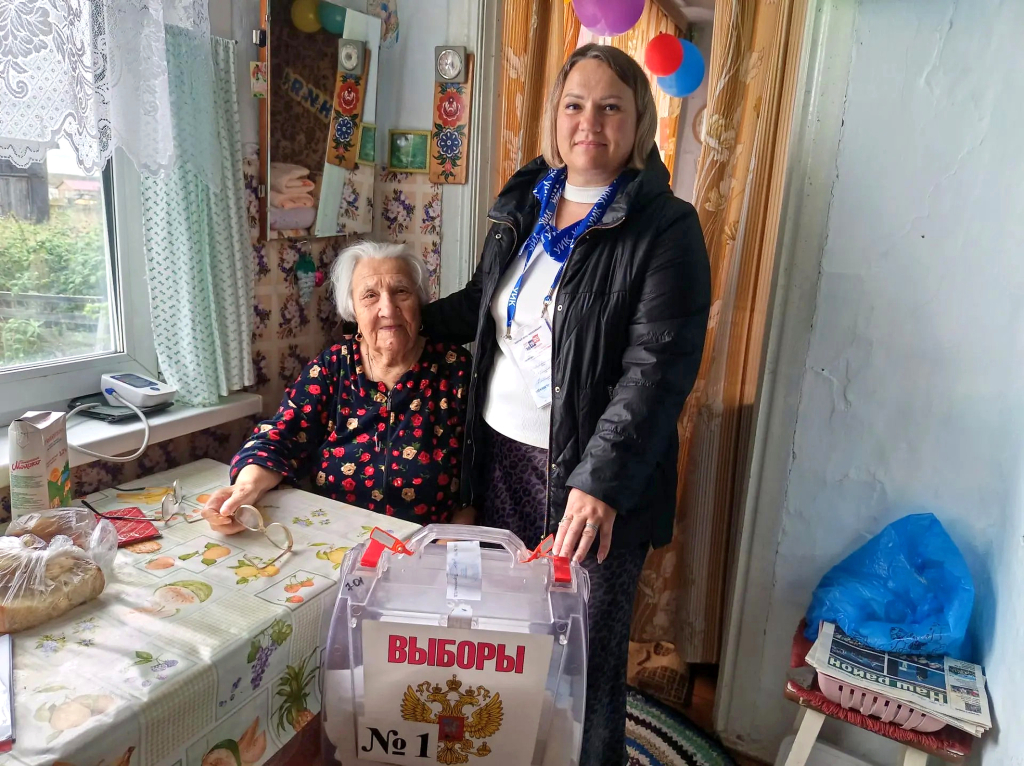 п. Кедровый_ ветеран труда Паусия Хвастуловна Калимулина_ 100 лет.jpg